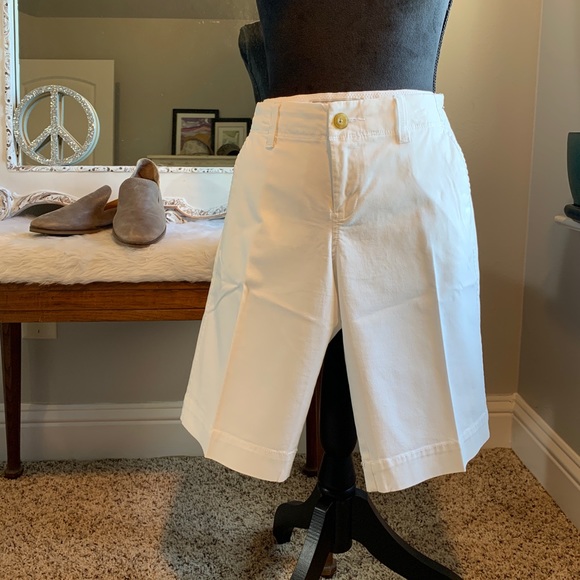 Old Navy Favorite Khakis Bermuda Shorts Size 4 - Picture 3 of 7